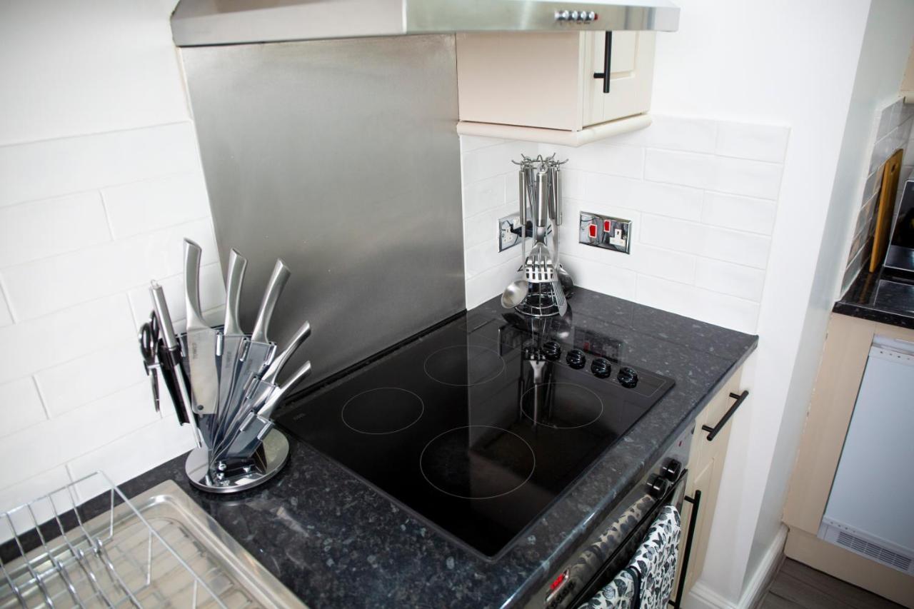 Modern Townhouse Apartment With Free Parking And Wifi Стретфорд-на-Ейвоні Екстер'єр фото