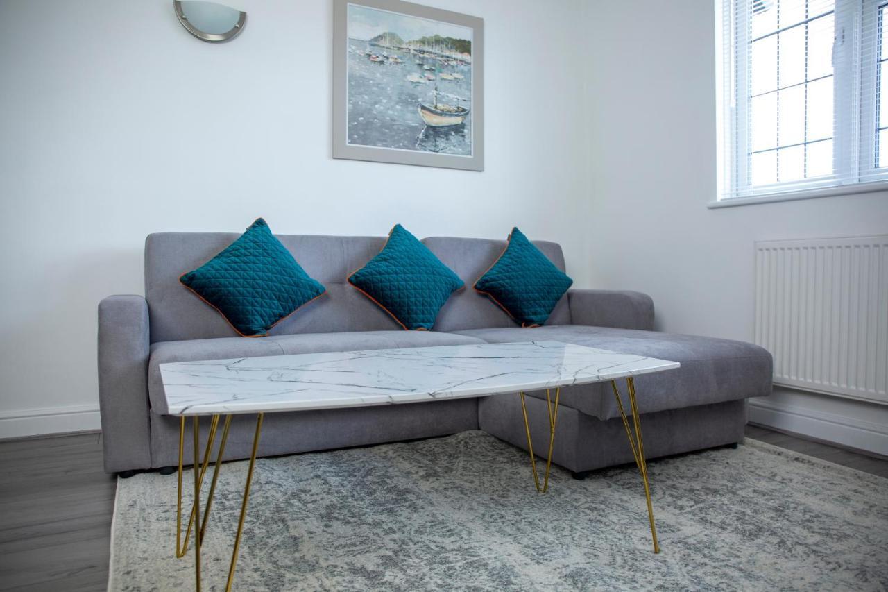 Modern Townhouse Apartment With Free Parking And Wifi Стретфорд-на-Ейвоні Екстер'єр фото