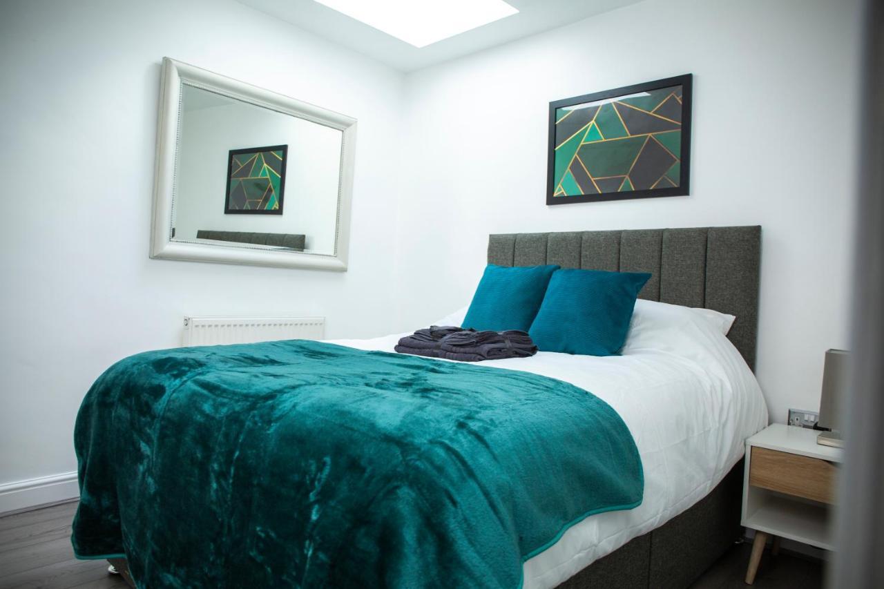 Modern Townhouse Apartment With Free Parking And Wifi Стретфорд-на-Ейвоні Екстер'єр фото
