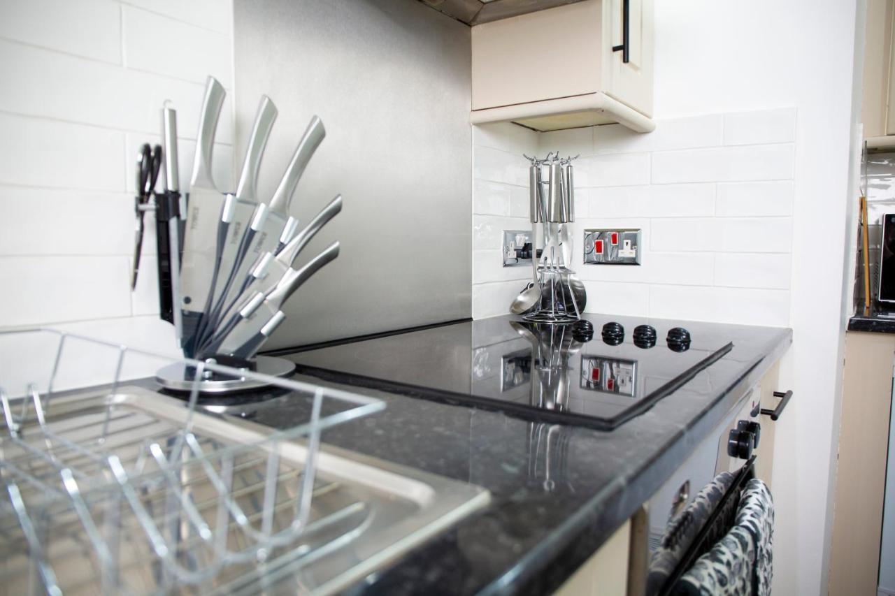 Modern Townhouse Apartment With Free Parking And Wifi Стретфорд-на-Ейвоні Екстер'єр фото