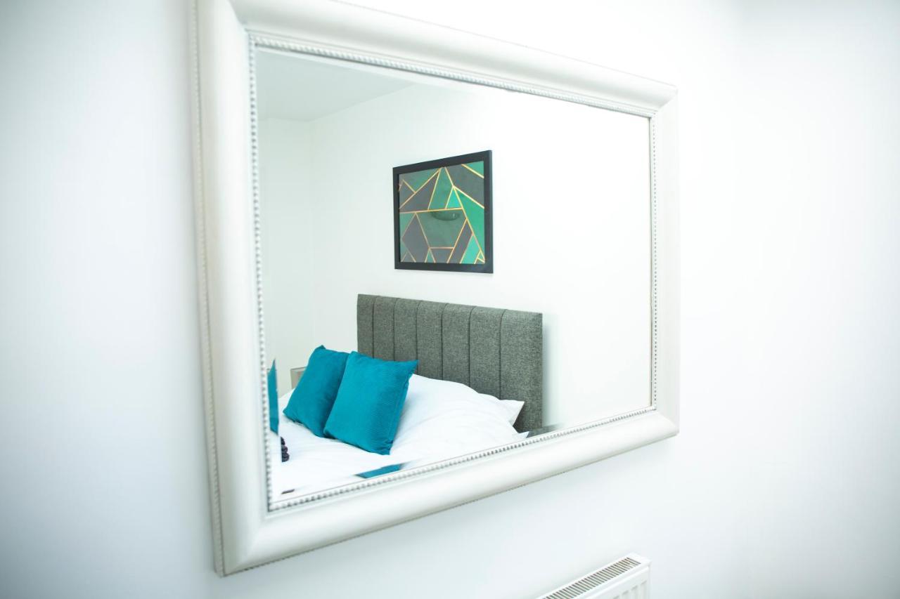 Modern Townhouse Apartment With Free Parking And Wifi Стретфорд-на-Ейвоні Екстер'єр фото