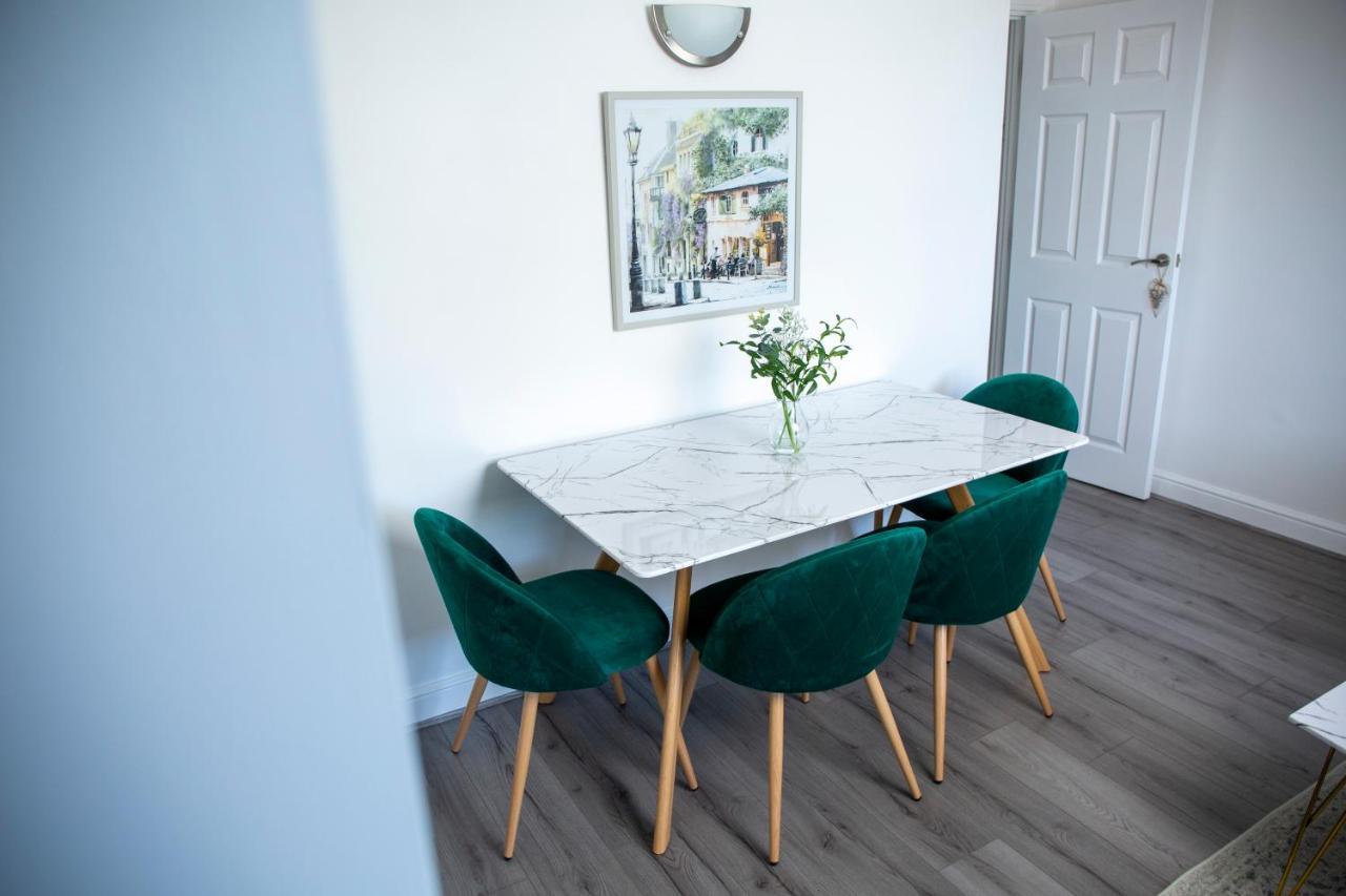 Modern Townhouse Apartment With Free Parking And Wifi Стретфорд-на-Ейвоні Екстер'єр фото