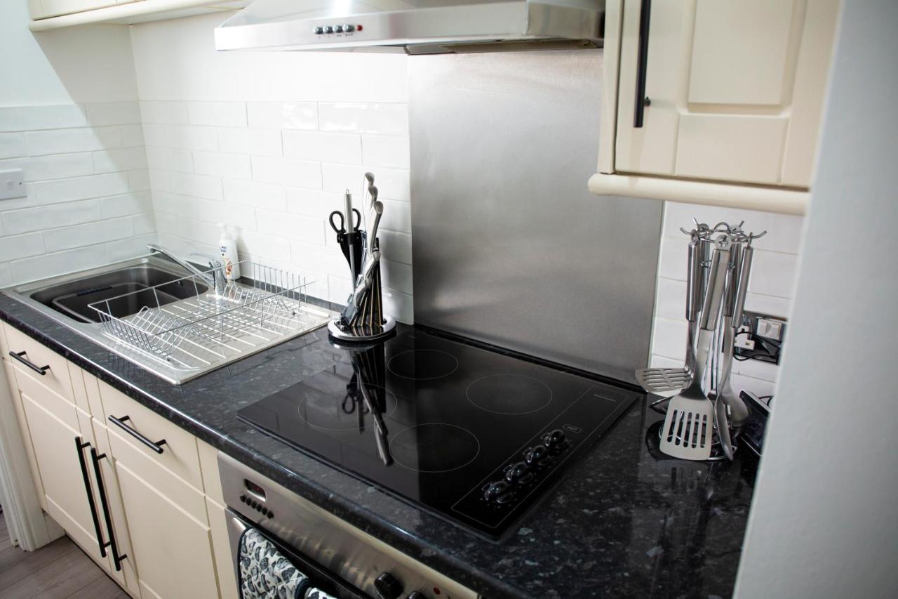 Modern Townhouse Apartment With Free Parking And Wifi Стретфорд-на-Ейвоні Екстер'єр фото