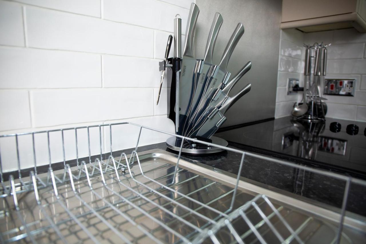 Modern Townhouse Apartment With Free Parking And Wifi Стретфорд-на-Ейвоні Екстер'єр фото