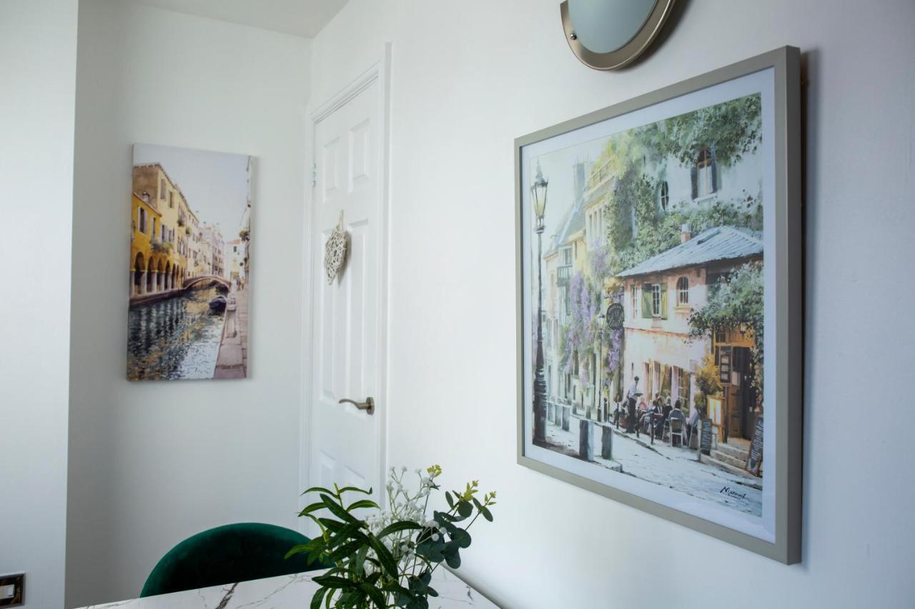 Modern Townhouse Apartment With Free Parking And Wifi Стретфорд-на-Ейвоні Екстер'єр фото