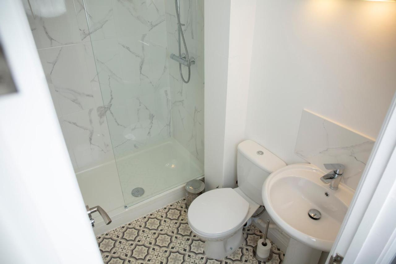 Modern Townhouse Apartment With Free Parking And Wifi Стретфорд-на-Ейвоні Екстер'єр фото